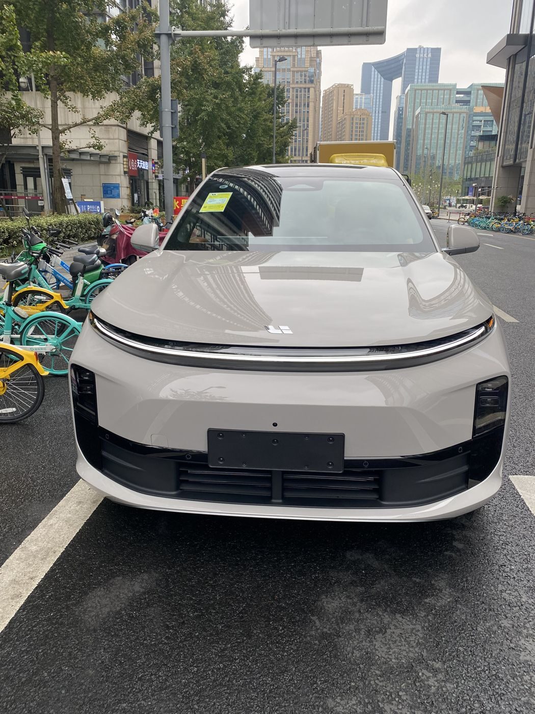 letou MEGA 高压纯电 MPV